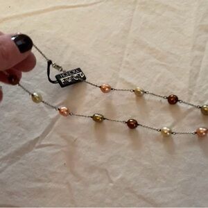 NWT FASHION NECKLACE WITH CLASP CLOSURE